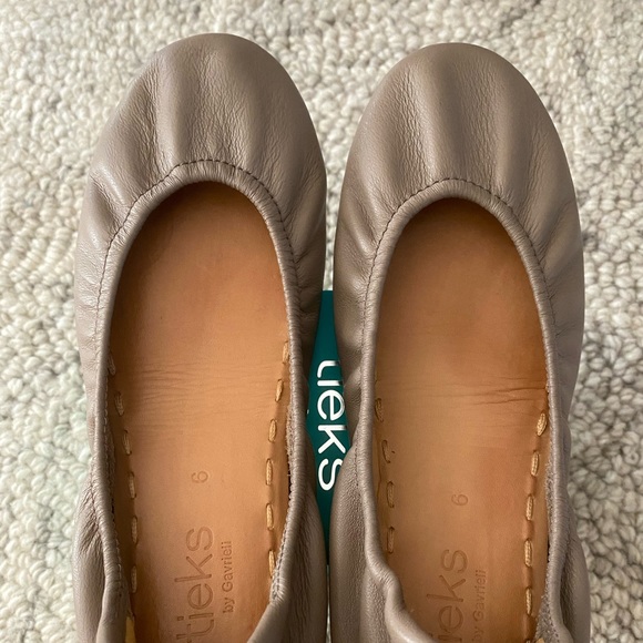 Tieks Taupe size 6 (used) - Picture 2 of 5